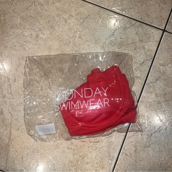 Monday swimwear clovelly top sangria crinkle - Picture 6 of 6